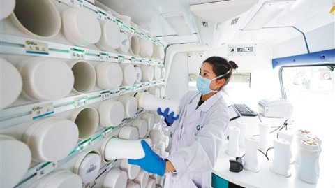 从“人工累死累活”到“智能躺赚”？聊聊AI智能艾灸舱代理那点事儿